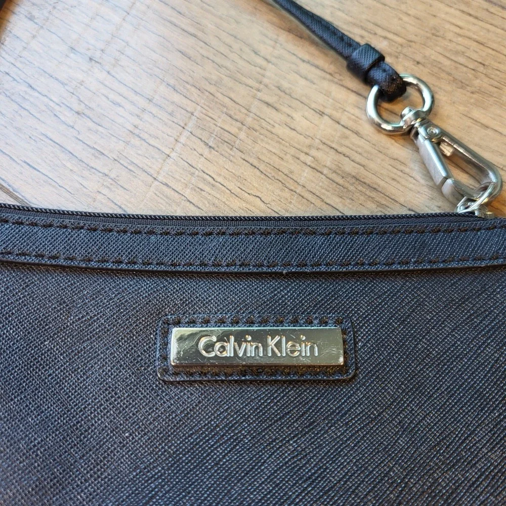 Calvin Klein Black Saffiano Leather Wristlet Pouch Zip Top Wallet Silver Logo
